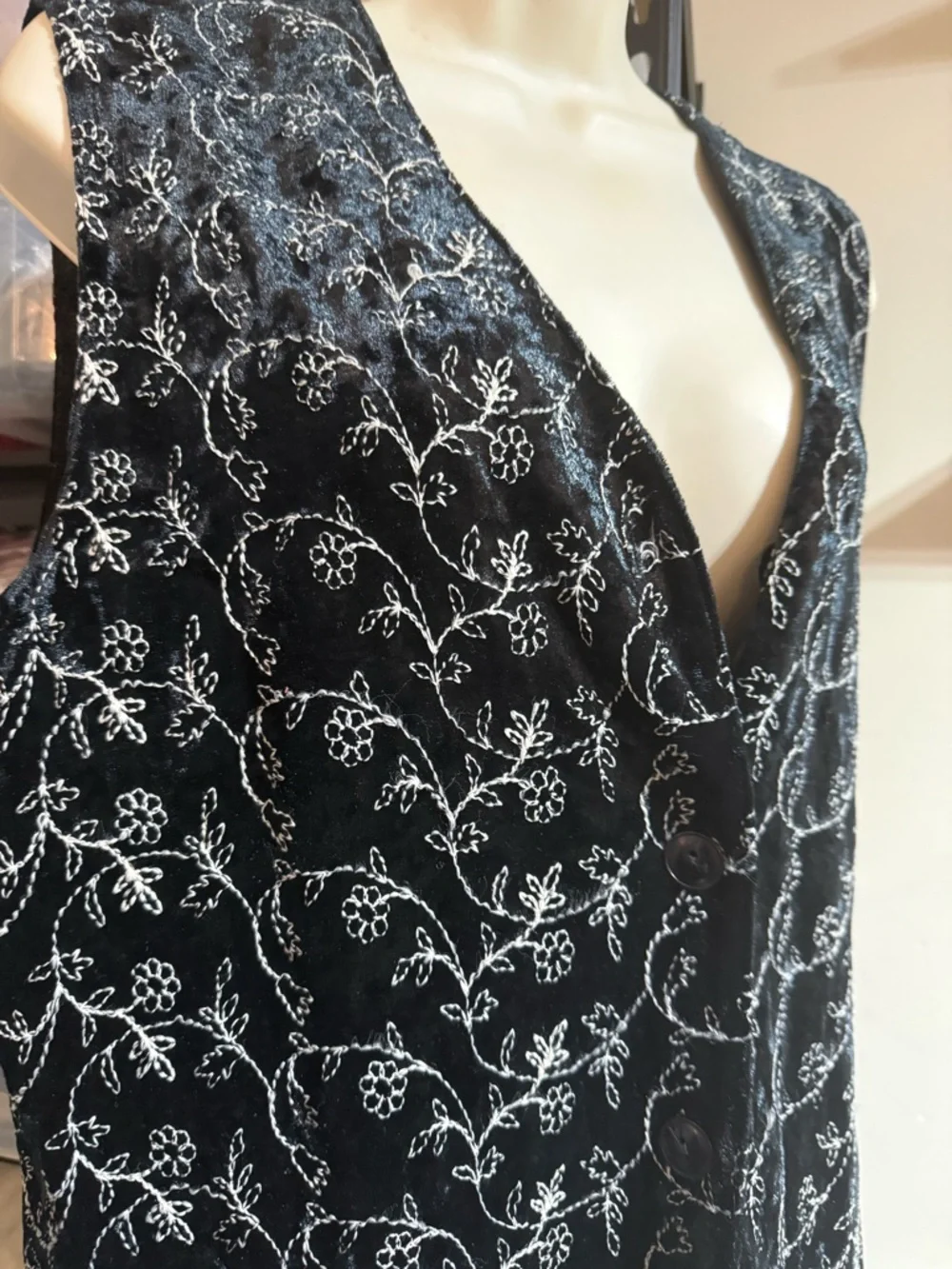 CLIO velvet black Floral Embroidered long Vest/Sleeveless Top|Woman size M - Picture 3 of 8